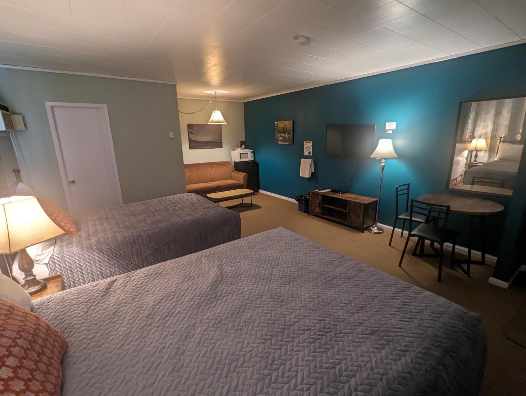 Pinewood Inn Barrys Bay Eksteriør bilde
